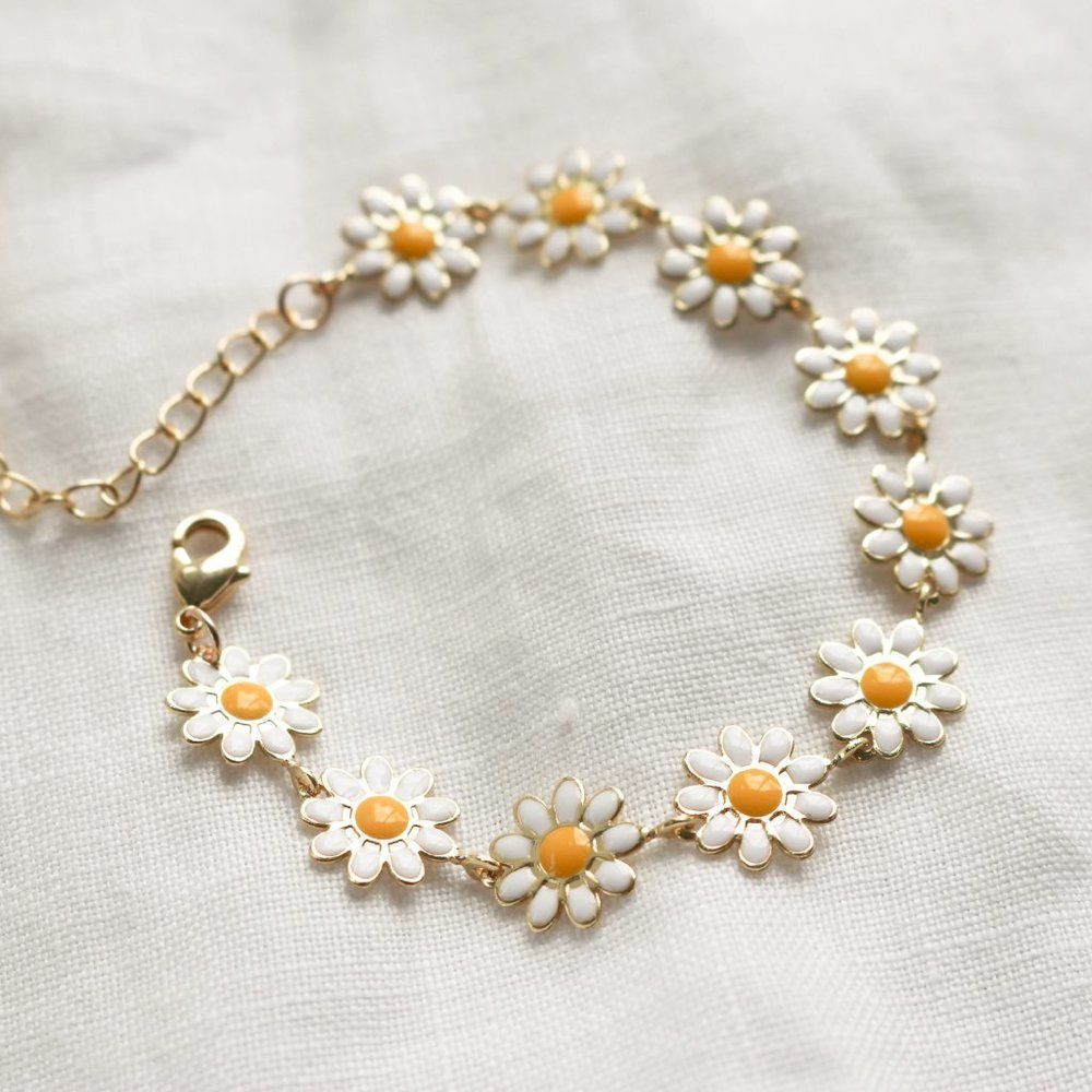 Modcloth White and Yellow Daisy Link Bracelet